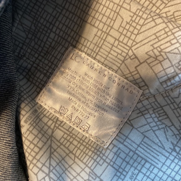 LC Lauren Conrad 5 pocket dark wash Jean capris. - Picture 3 of 4